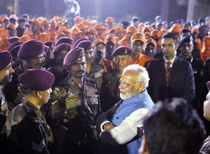 PM Modi Interacts With Operation Dost NDRF Team: प्रधानमंत्री नरेंद्र मोदी ने सोमवार (20 फरवरी) को तुर्किए और सीरिया में ऑपरेशन दोस्त में शामिल एनडीआरएफ कर्मियों के साथ बातचीत के दौरान भावुक हो उठे.