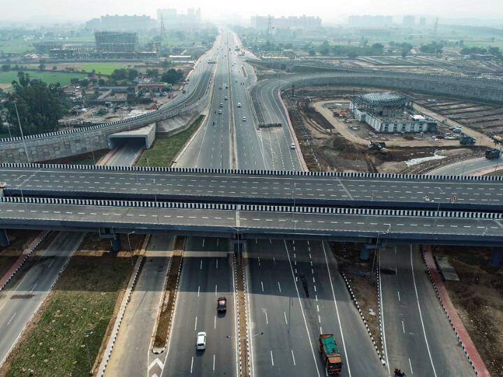 NHAI (भारतीय राष्ट्रीय राजमार्ग प्राधिकरण) इस सप्ताह दिल्ली-आगरा राजमार्ग से नए एक्सप्रेसवे के लिए 20 किलोमीटर का लिंक खोल देगा. एनएचएआई के एक अधिकारी ने कहा, 