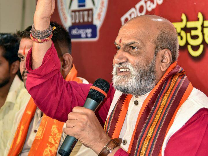 Pramod Muthalik Controversial Statement on love jihad hindu women Love Jihad Controversy: प्रमोद मुतालिक बोले- 'वो हिंदू महिलाओं को लव जिहाद में..., मैं भी हिंदू युवाओं से कहता हूं एक के बदले 10 को फंसाओ'