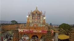 Somvati Amavasya 2023 : सोन्याची जेजुरी...यळकोट यळकोटचा जयघोष, भंडाऱ्याची उधळण; जेजुरी गडावर सोमवती यात्रा!