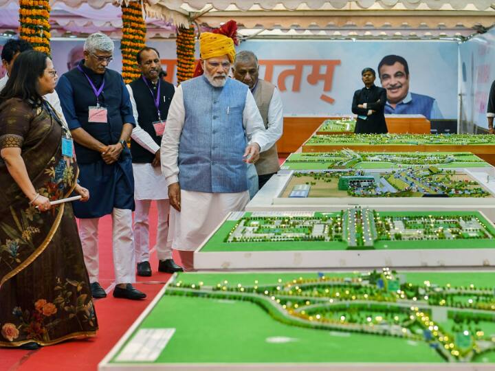 हालांकि सुरक्षा को ध्यान में रखते हुए इस तरह के नियम अन्य एक्सप्रेसवे पर भी लागू किए जा चुके हैं.