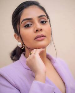 Anchor Sreemukhi: ఓరచూపులతో కవ్విస్తున్న యాంకర్ శ్రీముఖి