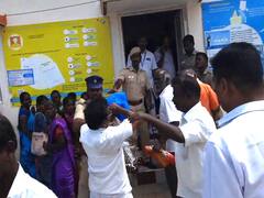 ஊரைவிட்டு ஒதுக்கிவைத்ததாக மீனவர் தீக்குளிக்க முயற்சி - மயிலாடுதுறை ஆட்சியர் அலுவலகத்தில் பரபரப்பு