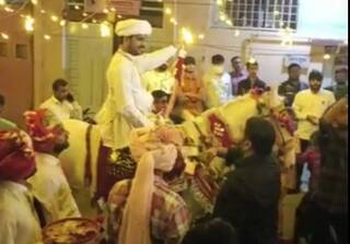 Rajkot: રાજકોટમાં હાથમાં દારુની બોટલ સાથે તિરંગા ફિલ્મના ગીત 