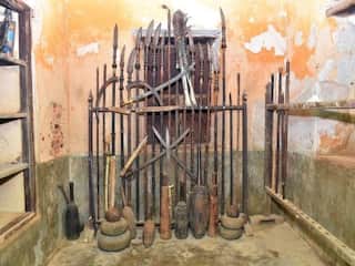 Sivagangai: சுறா முள்ளில் வாள், தமிழரின் வளரி, கொம்பு போன்ற ஈட்டி -  அரண்மனை சிறுவயல் ஆச்சரியம்
