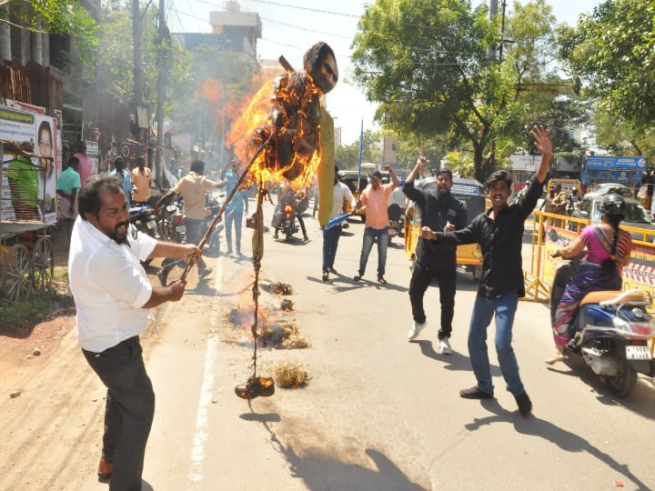 அருந்ததியர்கள் குறித்து அவதூறு  - மதுரையில் சீமானின் உருவபொம்மை எரிப்பு