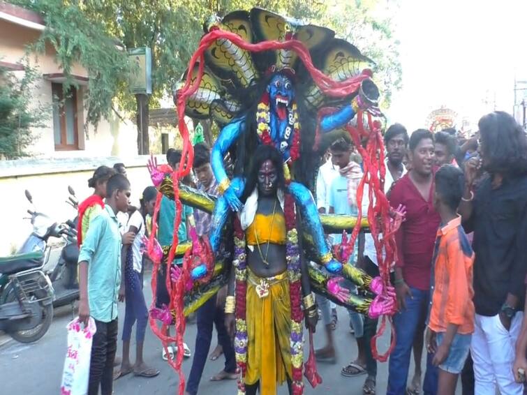 Thiruvannamalai newsClash between youths from both sides in Thiruvannamalai Mayan Kolai festival TNN மயான கொள்ளை உற்சவத்தில் இரு தரப்பு இளைஞர்கள்  மோதல் - திருவண்ணாமலை பரபரப்பு