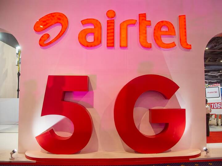 एयरटेल के 399 रुपये के प्रीपेड प्लान में ग्राहकों को हर दिन 2.5GB डेटा, 100 s.m.s. और अनलिमिटेड कॉलिंग का लाभ 28 दिनों के लिए मिलता है. साथ ही ग्राहकों को 3 महीने की वैधता वाला डिजनी प्लस हॉटस्टार का मोबाइल सब्सक्रिप्शन भी मिलता है.