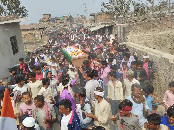 Motihari News: Motihari Jawan leg Slipped while Doing duty in Gangtok Of Sikkim Family Shocked by Death Huge Crowd in Last Rites Bihar: गंगटोक में ड्यूटी में तैनात मोतिहारी के जवान का पहाड़ से फिसला पैर, मौत से टूटा परिवार, अंतिम दर्शन के लिए उमड़ी भीड़