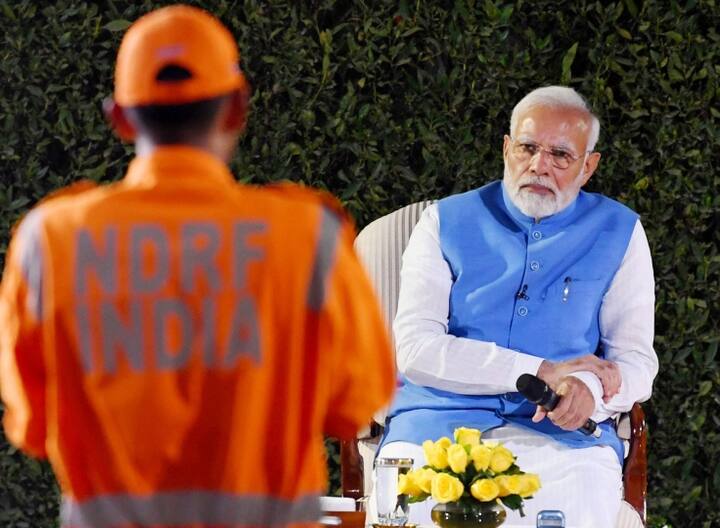 पीएम मोदी ने कहा कि मैं बहुत-बहुत आप सबका अभिनंदन करता हूं. आप सब मानवता के लिए बहुत बड़ा काम करके मानवता का नाम रोशन करके लौटे हैं. (फोटो -PTI)