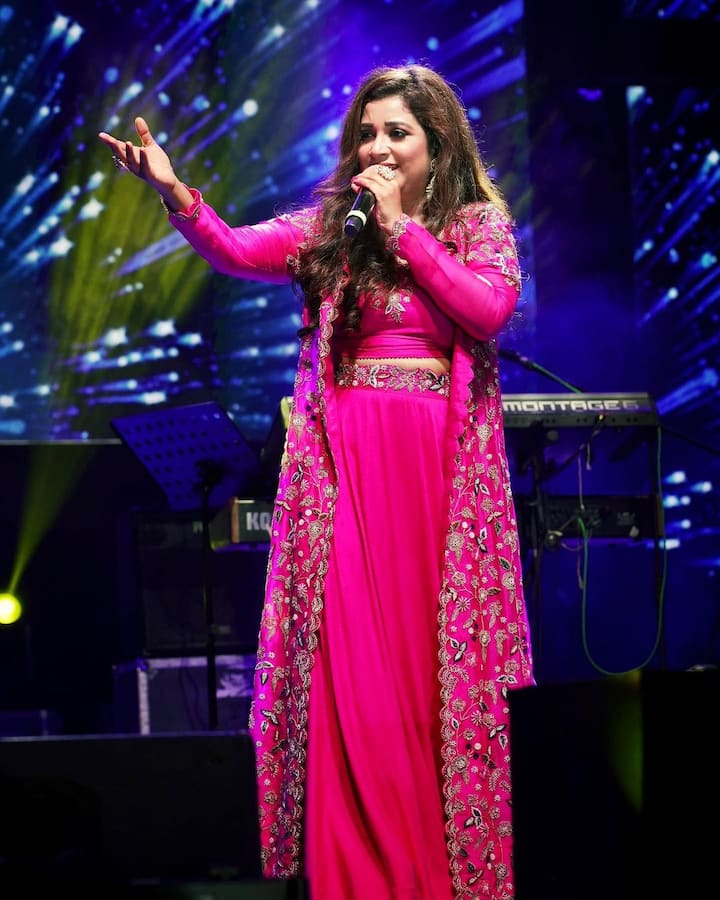 2000 ஆம் ஆண்டில், ச ரி க ம ப என்கிற பாடல் நிகழ்ச்சியில் பங்கேற்று, வெற்றியாளராக மகுடம் சூடினார்.