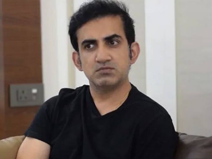 भारतीय टीम के पूर्व ओपनिंग बल्लेबाज गौतम गंभीर ने अपने एक इंटरव्यू के दौरान जीवन के सबसे डरावने अनुभव को भी शेयर किया था. उन्होंने दिल्ली के फिरोजशाह कोटला स्टेडियम जिसे अब अरुण जेटली स्टेडियम के नाम से पहचाना जाता है. इस मैदान पर उन्होंने कुछ अजीबो-गरीब आवाजें सुनाई देने का दावा किया था. गौतम के अनुसार यह आवाज काफी डरावनी थीं. बता दें कि दिल्ली का यह स्टेडियम कई बार ऐसी घटनाओं को लेकर चर्चा में पहले भी आ चुका है. (फोटो सोर्स – सोशल मीडिया)