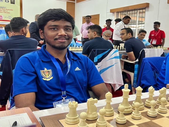 Vignesh NR becomes India's 80th Grandmaster joins his brother Visakh tamilnadu players made new history GrandMaster: கிராண்ட்மாஸ்டர் பட்டத்தை கைப்பற்றிய விக்னேஷ்..! புதிய வரலாறு படைத்த தமிழக சகோதரர்கள்..!