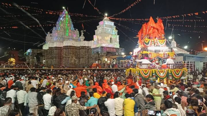 राज्यभरात मोठ्या उत्साहात, भक्तिभावाने महाशिवरात्र साजरी करण्यात आली.