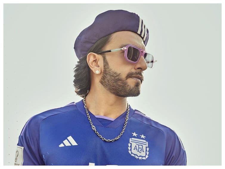 Ranveer Singh Raps In Front Of Simu Liu, Nicky Jam, Hasan Minhaj, Netizens Say 'Confiscate His Passport' Ranveer Singh Raps In Front Of Simu Liu, Nicky Jam, Hasan Minhaj, Netizens Say 'Confiscate His Passport'