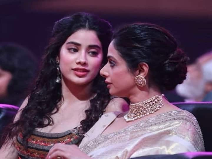 actress sridevi 5th death anniversary jhanvi kapoor post her feelings instagram Sridevi Death Anniversary: 'என் தொடக்கமும், என் முடிவும் நீதான் அம்மா..' தாய் ஸ்ரீதேவிக்காக மகள் ஜான்வி கபூர் உருக்கம்