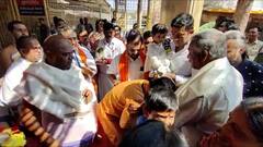 Srisailam EO Minister Peddireddy Ramachandrareddy: మంత్రి కాళ్లు మొక్కిన ఈవో