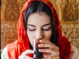 Kashmiri Beauty Tips: કશ્મીરી મહિલાની ગ્લોઇંગ સ્કિનનું છે આ રાજ,  ખુદને ફિટ અને યંગ રાખવા માટે પીવે છે આ પાણી