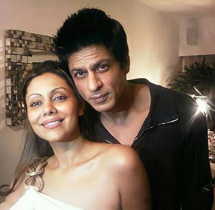 शाहरुख खान – लिस्ट का पहला नाम बॉलीवुड के पठान यानि शाहरुख खान का है. जिनका खूबसूरत एक्ट्रेस प्रियंका चोपड़ा पर आ गया था. लेकिन इस बात की खबर जब गौरी को लगी तो एक्टर ने उनसे माफी मांग ली.