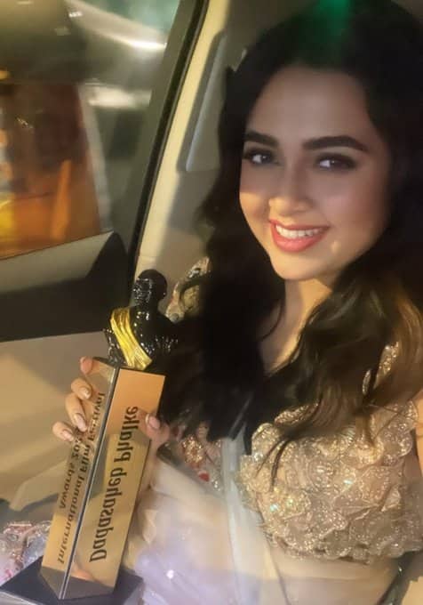 சின்னத்திரையில் சிறந்த நடிகைக்கான விருது-தேஜஸ்வி பிரகாஷ்