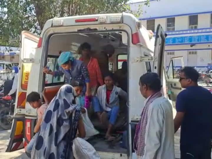 more than 30 people fell ill after eating prasad of Mahashivratri 2023, many admitted in hospital ANN Khandwa News: महाशिवरात्रि का प्रसाद खाने से  खंडवा में ग्रामीणों की तबीयत बिगड़ी, 30 से अधिक लोग अस्पताल लाए गए