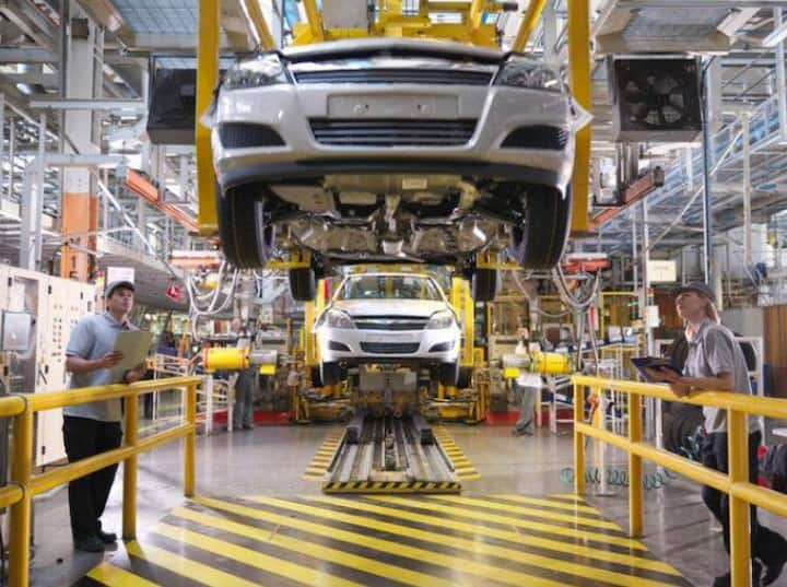 Car Manufacturing Process: ਹਰ ਕੋਈ ਕਾਰ ਖਰੀਦਣ ਦਾ ਸ਼ੌਕੀਨ ਹੁੰਦਾ ਹੈ। ਪਰ ਕੀ ਤੁਸੀਂ ਜਾਣਦੇ ਹੋ ਕਿ ਕੰਪਨੀ ਦੇ ਅੰਦਰ ਕਾਰ ਕਿਵੇਂ ਬਣਦੀ ਹੈ। ਇੱਥੇ ਤੁਸੀਂ ਤਸਵੀਰਾਂ ਰਾਹੀਂ ਪੂਰੀ ਪ੍ਰਕਿਰਿਆ ਦੇਖ ਸਕਦੇ ਹੋ।