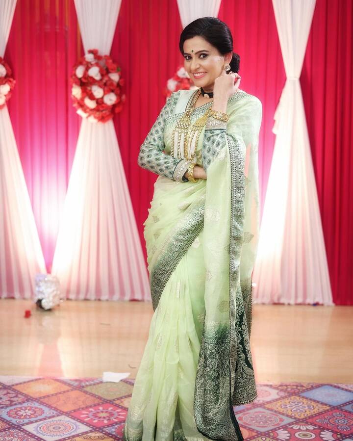 સ્મિતાએ એક ઈન્ટરવ્યુમાં કહ્યું હતું કે શૂટિંગના કારણે તે પોતાની દીકરીઓની સંભાળ રાખી શકતી નથી. આ કારણે તેણે શૂટિંગ છોડી દીધું હતું. તેણીએ 2021 માં પુનરાગમન કર્યું અને ભાગ્ય લક્ષ્મીમાં નીલમ ઓબેરોય તરીકે જોવા મળી.