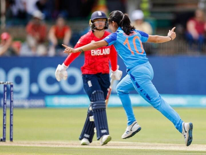 Women's T20 WC 2023: आईसीसी विमेंस टी20 वर्ल्ड कप 2023 में तेज गेंदबाजों का जादू बरकरार है. आइए आपको अब तक सबसे ज्यादा विकेट लेने वाली टॉप-5 महिला गेंदबाजों के बारे में बताते हैं.