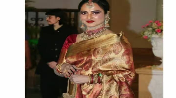 Rekha Fitness: 67 ਦੀ ਉਮਰ ਚ ਵੀ ਰੇਖਾ ਨੇ ਖੂਬਸੂਰਤੀ ਤੇ ਫਿਟਨੈਸ ਵਿੱਚ ਕਈ ਬਾਲੀਵੁੱਡ ਅਭਿਨੇਤਰੀਆਂ ਨੂੰ ਮਾਤ ਦਿੱਤੀ ਹੈ।ਅੱਜ ਵੀ ਉਨ੍ਹਾਂ ਦੀ ਖੂਬਸੂਰਤੀ ਸਭ ਨੂੰ ਮੋਹ ਲੈਂਦੀ ਹੈ। 67 ਸਾਲ ਦੀ ਉਮਰ 'ਚ ਰੇਖਾ ਕਿਵੇਂ ਰੱਖਦੀ ਹੈ ਖੁਦ ਦੀ ਦੇਖਭਾਲ?