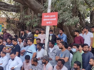 Pune MPSC Protest :  31 तासांपासून पुण्यात एमपीएससीचे विद्यार्थी रस्त्यावर; निर्णय झाला, अंमलबजावणी कधी?