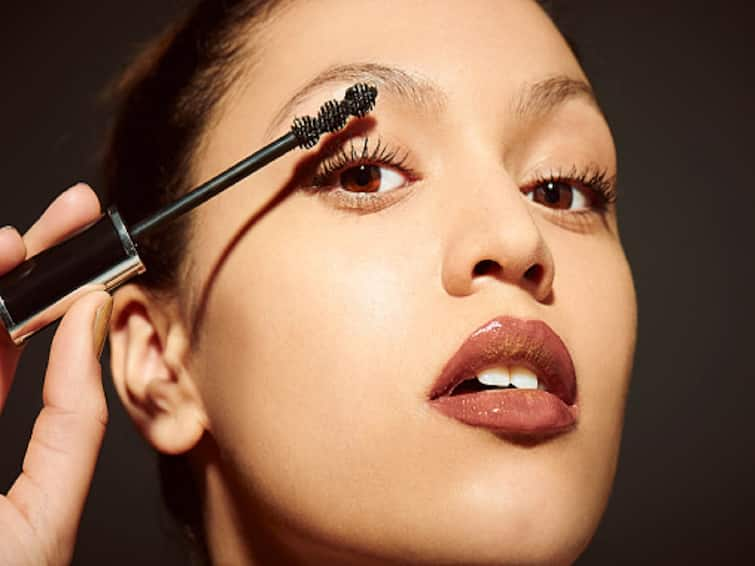 Airbrush Makeup Or Manual Makeup? Know Which One You Should Choose