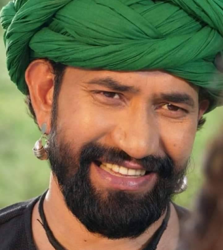 लेकिन अगर आप देखना चाहते हैं कि निरहुआ का घर अंदर से कैसा दिखता है तो खबर को एंड तक पढ़िए और देखिए