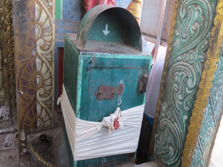 Nagai 100-year-old temple undiyal sealed by Hindu religious welfare department people's protest TNN 100 ஆண்டுகள் பழமையான கோயில் உண்டியலுக்கு சீல் வைத்த இந்து சமய அறநிலைத்துறை - போராட்டத்தில் குதித்த மக்கள்