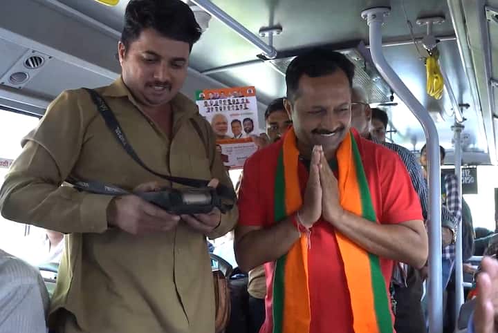 हेमंत रासने पुणे महापालिकेच्या स्थायी समितीचे अध्यक्ष असताना राबवण्यात आलेल्या पुण्यदशम बसमधून रासने यांनी प्रवास केला.