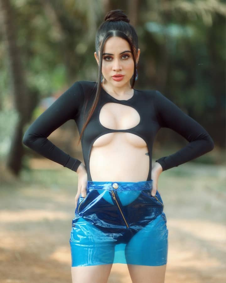 ऐसा इसीलिए क्योंकि उर्फी जावेद ने अबू जानी और संदीप खोसला की डिजाइन की हुई साड़ी पहनी. जो कि काफी एक्सपेंसिव भी है. इसकी कीमत भी काफी ज्यादा है. (Photos- Instagram)