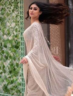 Mouni Roy: ਮੌਨੀ ਰਾਏ ਨੇ ਗੋਲਡਨ ਸਾੜ੍ਹੀ ਪਾ ਕੇ ਦਿਖਾਇਆ ਆਪਣਾ ਕਿਲਰ ਫਿਗਰ, ਤਸਵੀਰਾਂ ਦੇਖ ਕੇ ਪ੍ਰਸ਼ੰਸਕ ਹੋਏ ਦੀਵਾਨੇ