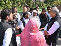 भिवानी हत्याकांड मामले में CM गहलोत ने की पीड़ित परिवारों से मुलाकात, इंसाफ का दिया आश्वासन