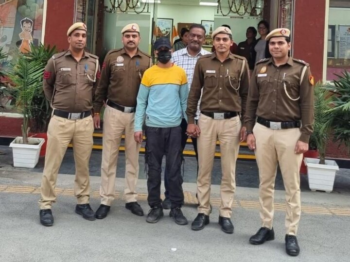 Delhi Crime: रुपये निकालने गया शख्स बैंक में चलाने लगा ताबड़तोड़ गोलियां, पुलिस ने बताया फिर क्या हुआ