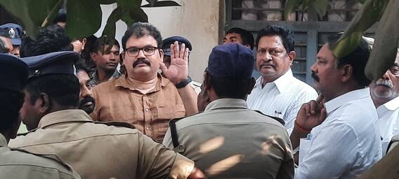 TDP Pattabhi Ram Arrest : టీడీపీ నేత పట్టాభిని కోర్టుకు హాజరుపర్చిన పోలీసులు | DNN | ABP Desam