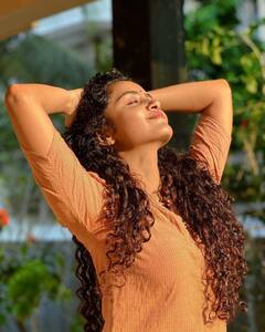 Anupama Parameswaran : ஏய் சுழலி அழகி..அனுபமா பரமேஸ்வரனின் சூப்பர் சுருள் க்ளிக்ஸ்!