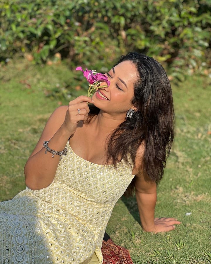 'चार दिवस सासूचे' या मालिकेमधील तिच्या भूमिकेचे कौतुक झाले होते.