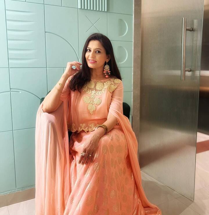 જણાવી દઈએ કે સ્મિતાએ વર્ષ 2000માં અંકુલ મોહલા સાથે લગ્ન કર્યા હતા. બંનેને બે દીકરીઓ છે.