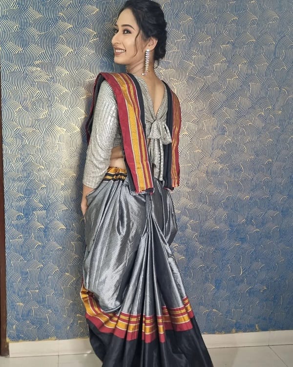 प्रियाच्या या मराठमोळ्या लूकचे चाहत्यांनी कौतुक केले आहे.