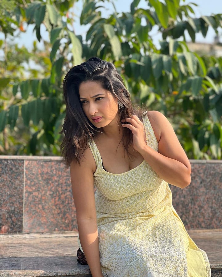 अभिनेत्री प्रिया मराठे ही मराठीतील आघाडीची अभिनेत्री आहे.