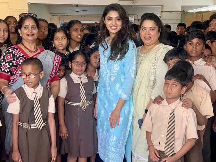 Actress Kriti Shetty Visits Dev Naar School Blind Students for good cause కల్మషం లేని దేవదూతలు వీరు - ఆ చిన్నారుల్లో ఆనందం నింపిన కృతిశెట్టి