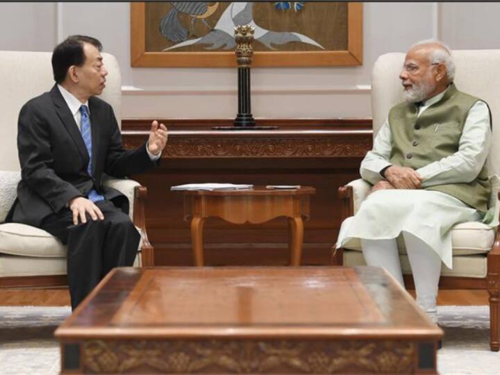 Asian Development Bank President Masatsugu Asakawa Meets Prime Minister Narendra Modi ADB Chief Meets PM Modi: एडीबी चीफ मसात्सुगु असाकावा ने की पीएम मोदी से मुलाकात, भारत को मिलेगा 25 अरब डॉलर