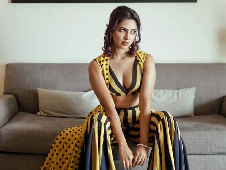 Amala Paul Photos: अजय देवगन फिल्म भोला को लेकर चर्चा में छाए हुए हैं. इसमें अमाला पॉल भी नजर आएंगी. हाल ही में इसका गाना नजर लग जाएगी रिलीज किया गया, जिसमें अमाला पॉल भी दिखीं.