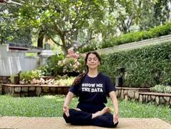 56 ਸਾਲ ਦੀ ਉਮਰ 'ਚ ਵੀ ਇੰਨੀ ਫਿੱਟ ਤੇ ਜਵਾਨ ਨਜ਼ਰ ਆ ਰਹੀ ਹੈ ਜੂਹੀ, ਜਾਣੋ ਉਸ ਦੀ ਫਿਟਨੈੱਸ ਦਾ ਰਾਜ਼