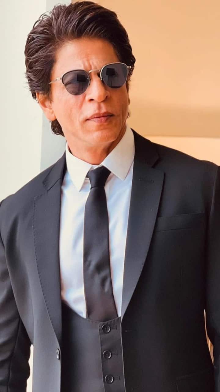 'সেই সমস্ত ছবি তৈরি করতে চাইতাম না। শুধুই দর্শক হতে চাইতাম বলে দেখেছি।' চলতি বছর আরও বেশ কয়েকটি ছবি মুক্তি পাবে শাহরুখ খানের।