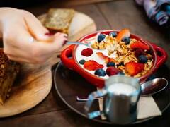 ओट्स खाल्ल्याने ब्रेस्ट मिल्क वाढतं का? जाणून घ्या यामागचं खरं कारण